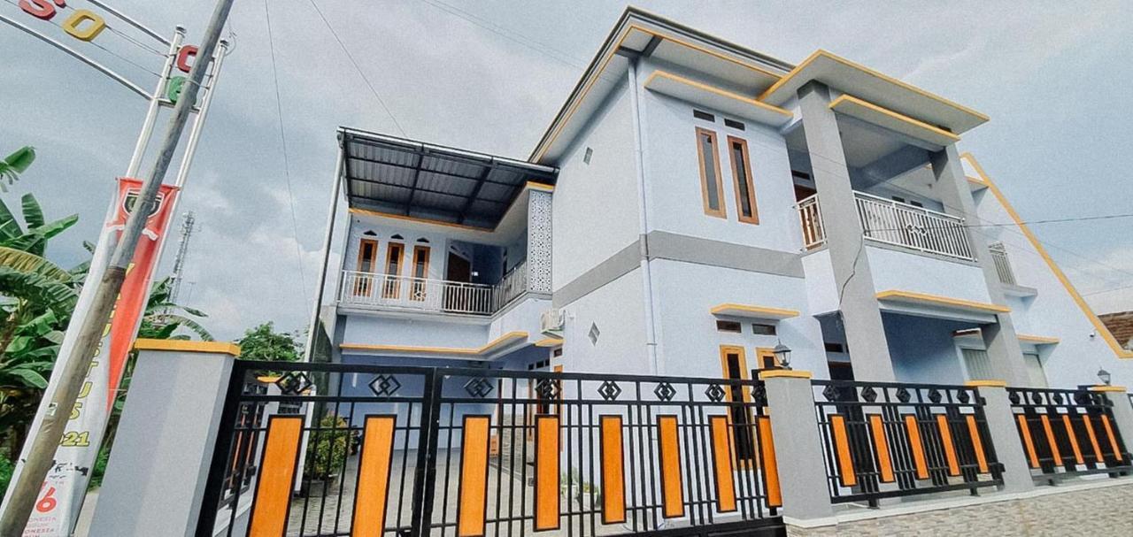 Griya Mbak Tafik Syariah Hotel Gendingan ภายนอก รูปภาพ